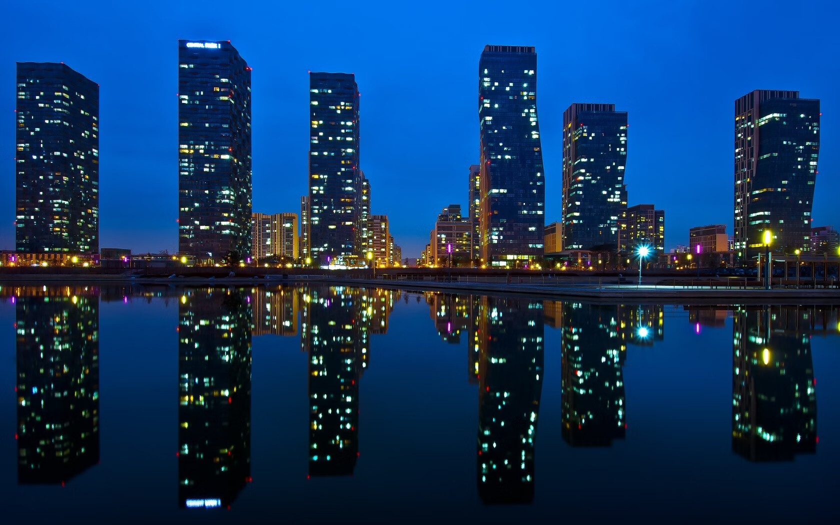 双城记，当北京篮球的铁血碾过黄浦江，亚平宁的克莱时刻正在上演