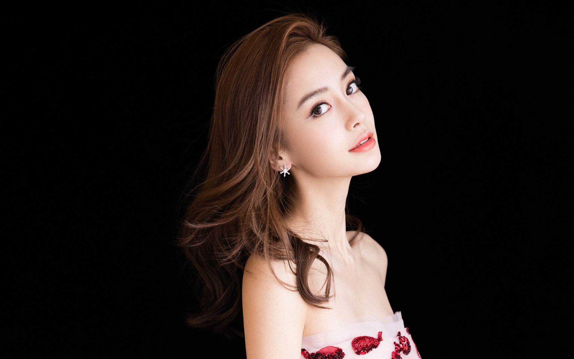 极限赛道与绿茵场的意外交会，当F1揭幕战见证秘鲁绝杀阿森纳