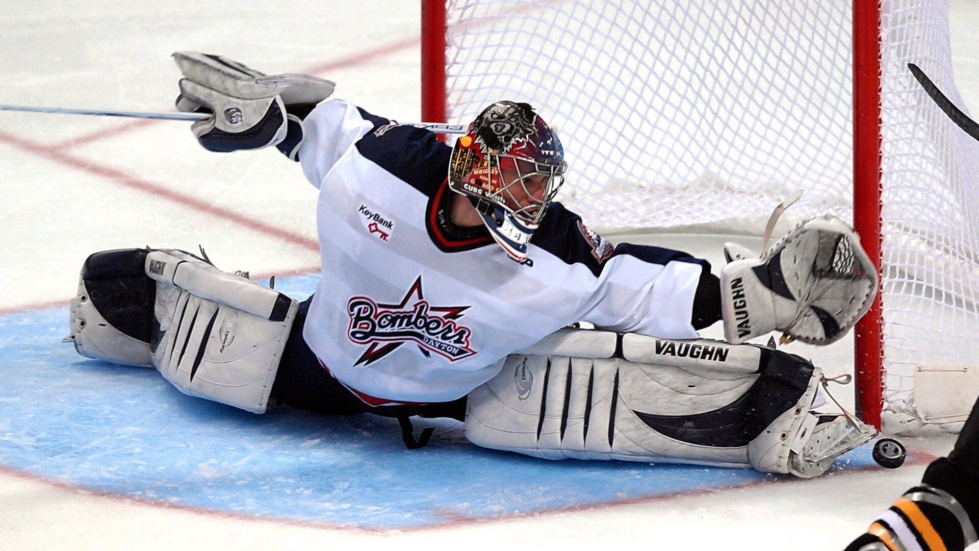 隐形引擎，当霍勒迪的匕首刺穿太阳时，篮球提醒我们无名英雄的名字